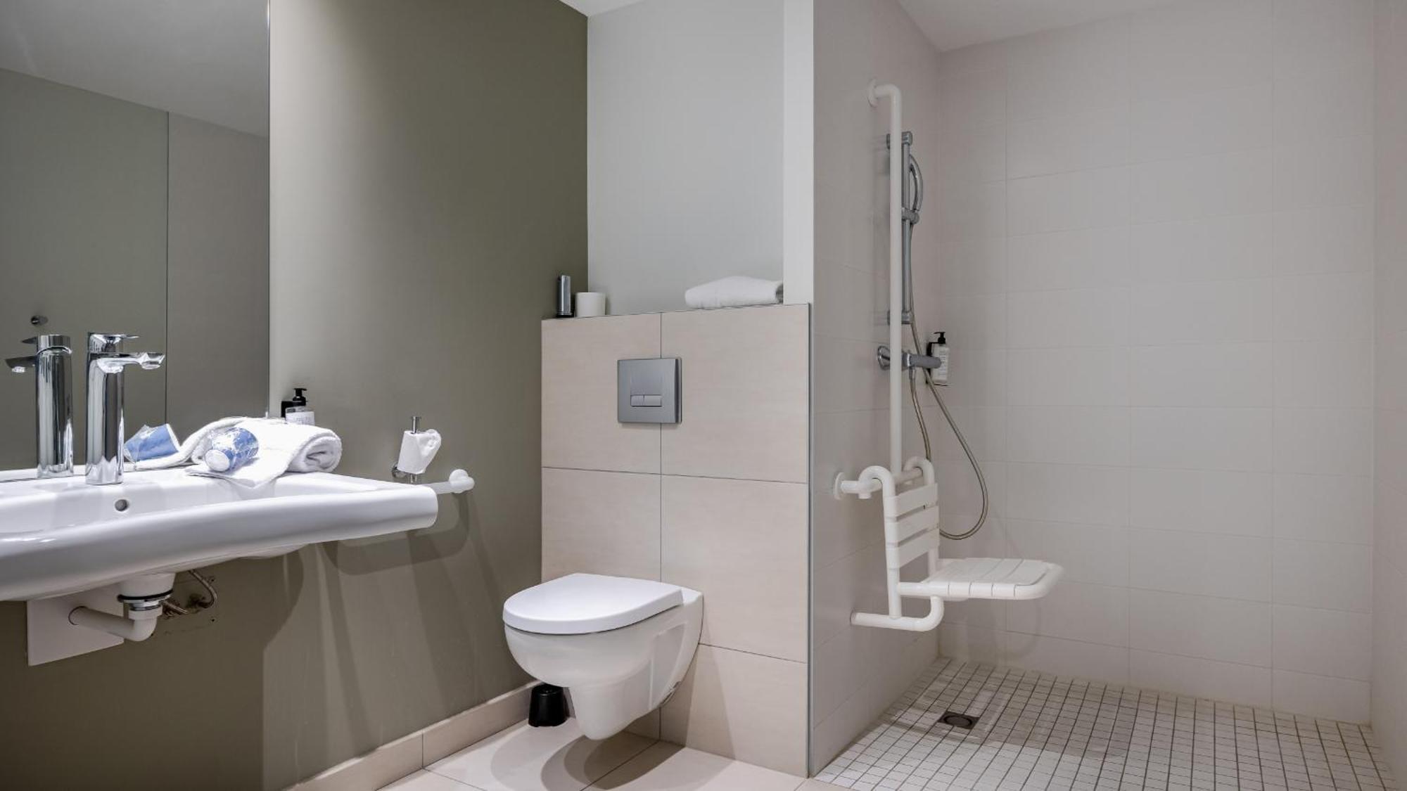 Hotel Akena Troyes - La Chapelle St-Luc Les Noes-pres-Troyes 外观 照片